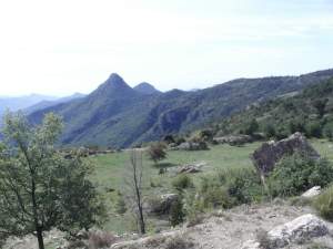 Xtrallusion photo library of independent, self-guided walking and sightseeing holidays in Italy. Pictures, images, photos and photographs taken along the way of this 1-day walking itinerary, to give you a visual impression of the day's walk.